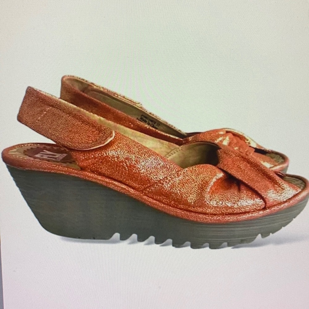 Fly London Yakin Metallic Open Toe Chunky Wedge
Sandals, Size EU 37 / US 6.5-7